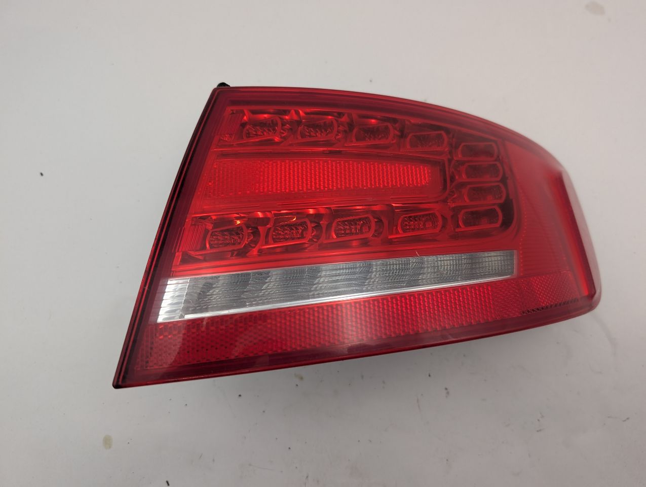 2011 AUDI S4 6cyl Supercharged 3.0 Right TAIL LAMP - 369497 — photo 6