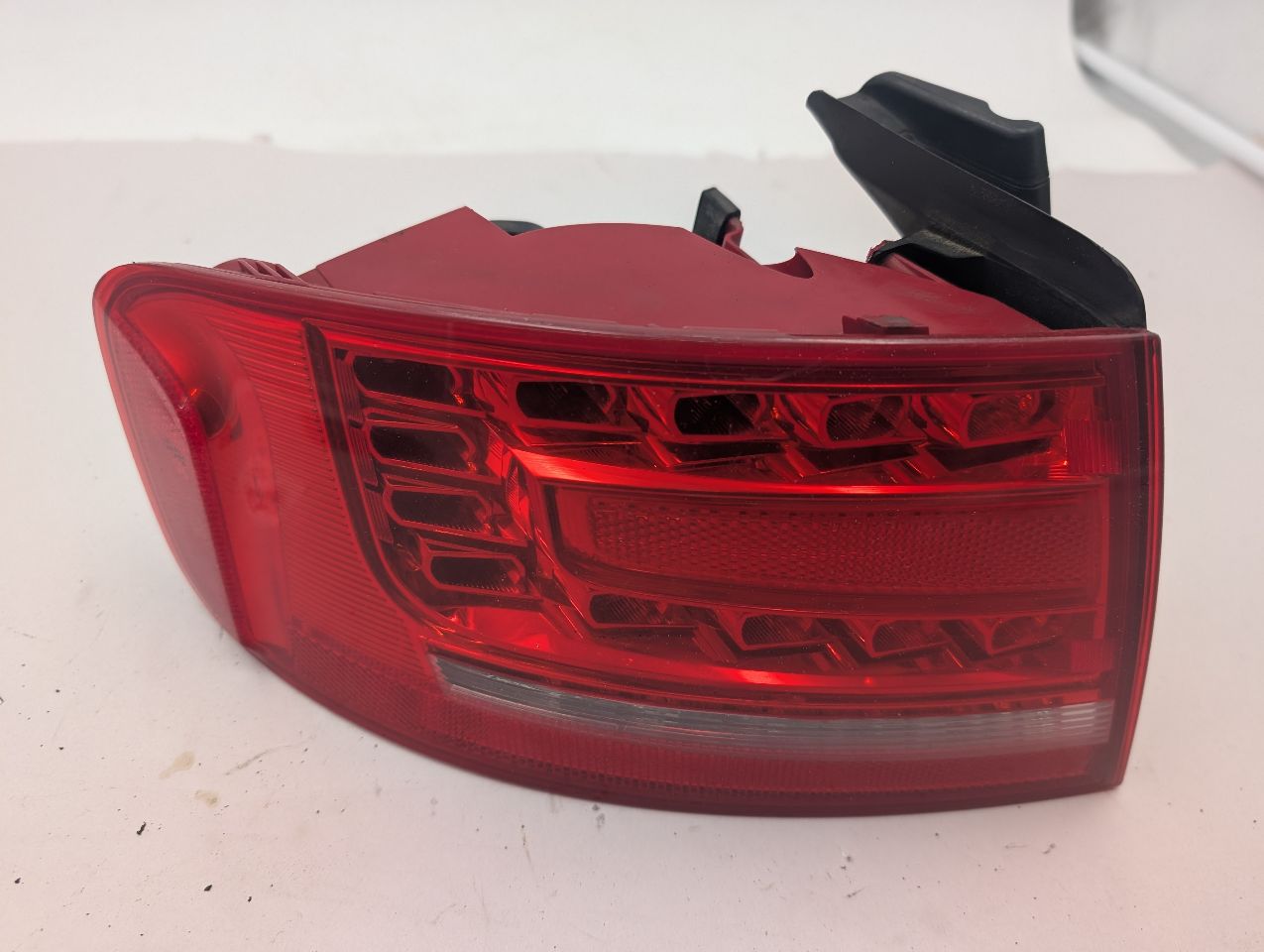 2011 AUDI S4 6cyl Supercharged 3.0 Left TAIL LAMP - 369498 — photo 1