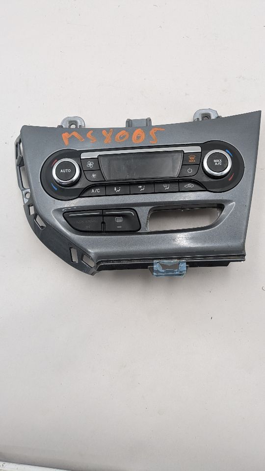 2012 FORD FOCUS 4cyl Gasoline 2.0 PZEV TEMP CONTROL - 369518 — photo 1
