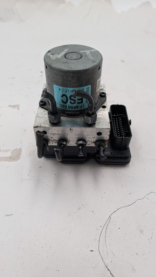 2016 VOLKSWAGEN GOLF 4cyl Gasoline Turbo 1.8 Anti-lock Brake Pts - 370131
