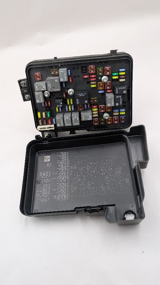 2013 CHEVROLET EQUINOX 4cyl Gasoline 2.4 Fuse Box, Engine - 370142 — photo 4