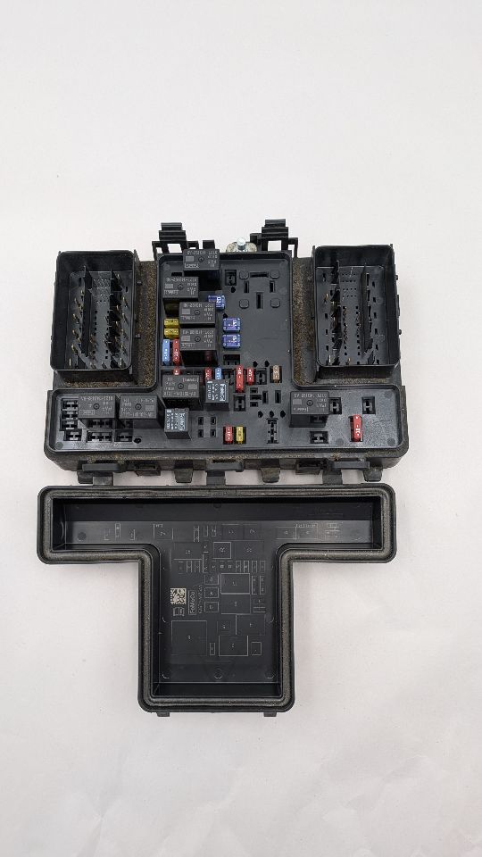 2016 FORD FUSION 4cyl Gasoline 2.5 Fuse Box, Engine - 370146 — photo 2