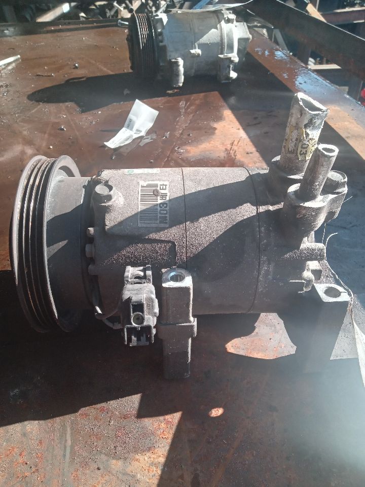 2011 KIA SOUL 4cyl Gasoline 2.0 AC COMPRESSOR - 370605 — photo 1