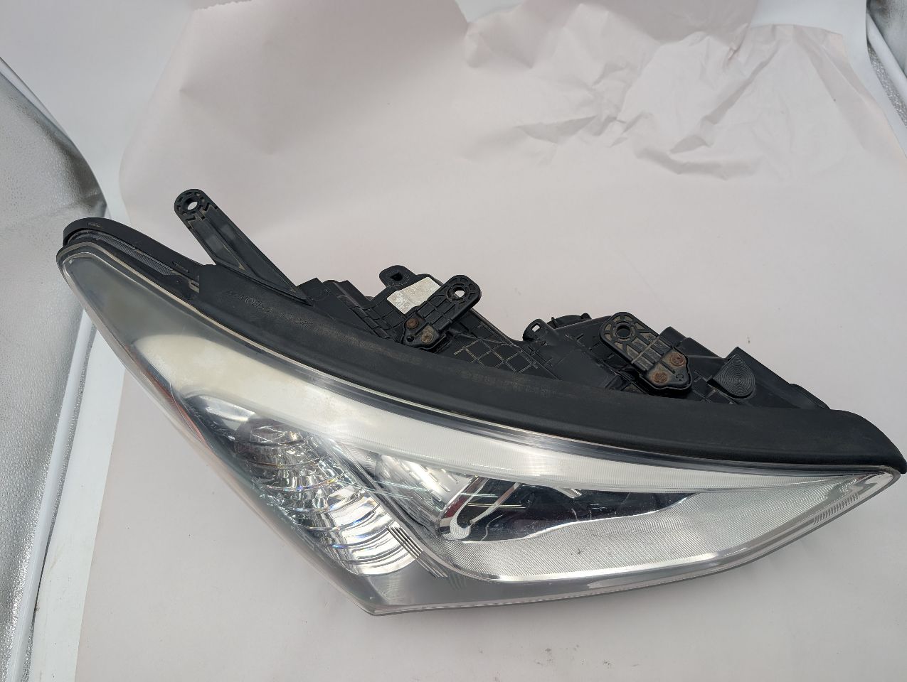 2013 HYUNDAI SANTA FE 6cyl Gasoline 3.3 Right HEADLAMP ASSEMBLY - 370939 — photo 3