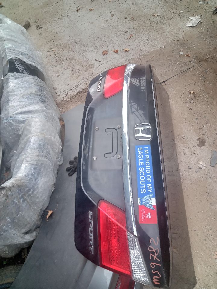 2015 HONDA ACCORD 4cyl Gasoline 2.4 PZEV Decklid  Tailgate - 370982 — photo 2