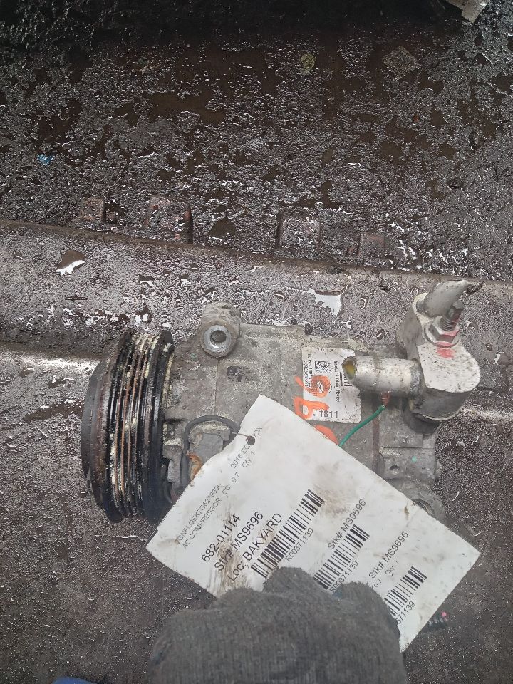 2016 CHEVROLET EQUINOX 4cyl Gasoline 2.4 AC COMPRESSOR - 371139 — photo 1