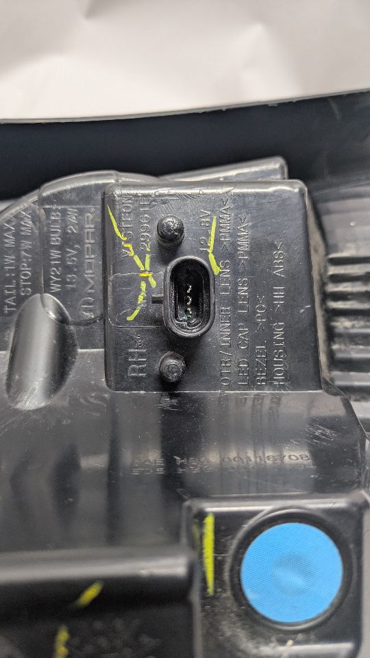 2018 DODGE JOURNEY 3.6L 6cyl VVT Right TAIL LAMP - 371373 — photo 4