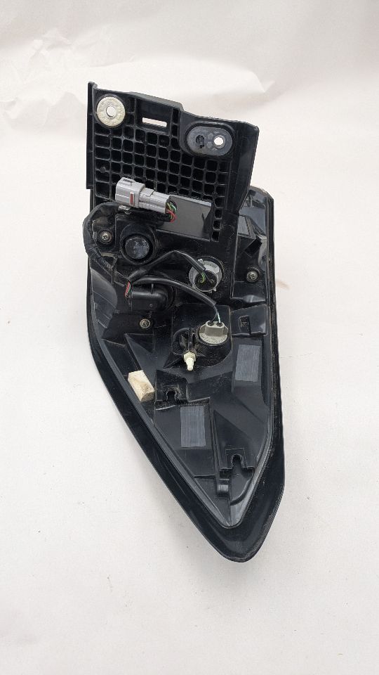 2020 SUBARU LEGACY Left TAIL LAMP - 371599 — photo 3
