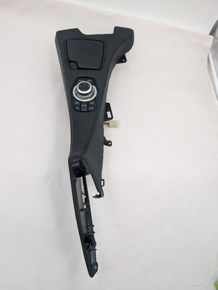 2013 BMW 650i 8cyl Gasoline Turbo 4.4 Console, Front - 371795