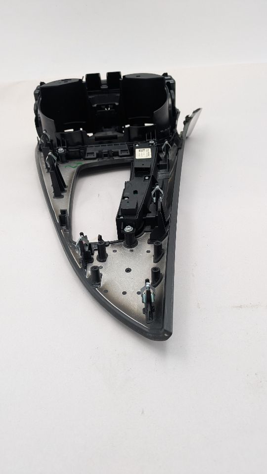 2013 BMW 650i 8cyl Gasoline Turbo 4.4 Console, Front - 371807 — photo 5