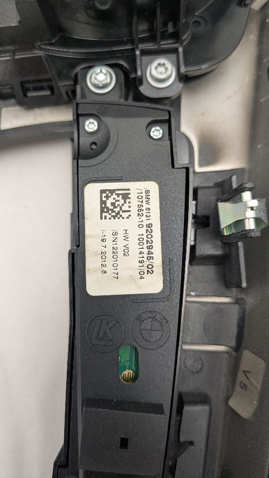 2013 BMW 650i 8cyl Gasoline Turbo 4.4 Console, Front - 371807 — photo 6