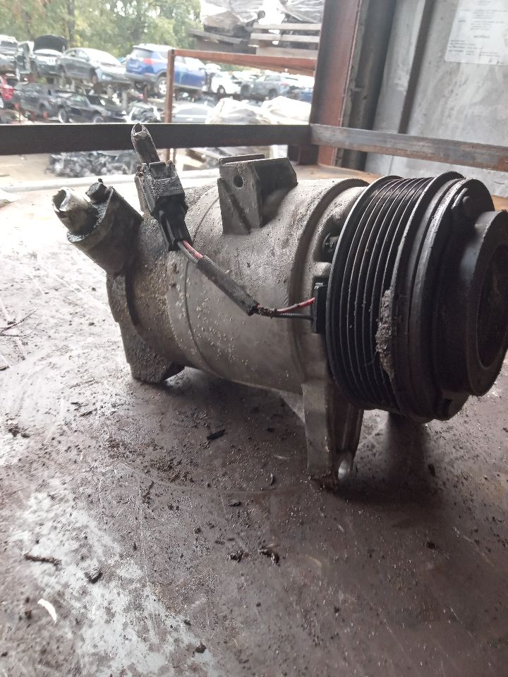2010 NISSAN MURANO 6cyl Gasoline 3.5 AC COMPRESSOR - 372001 — photo 1