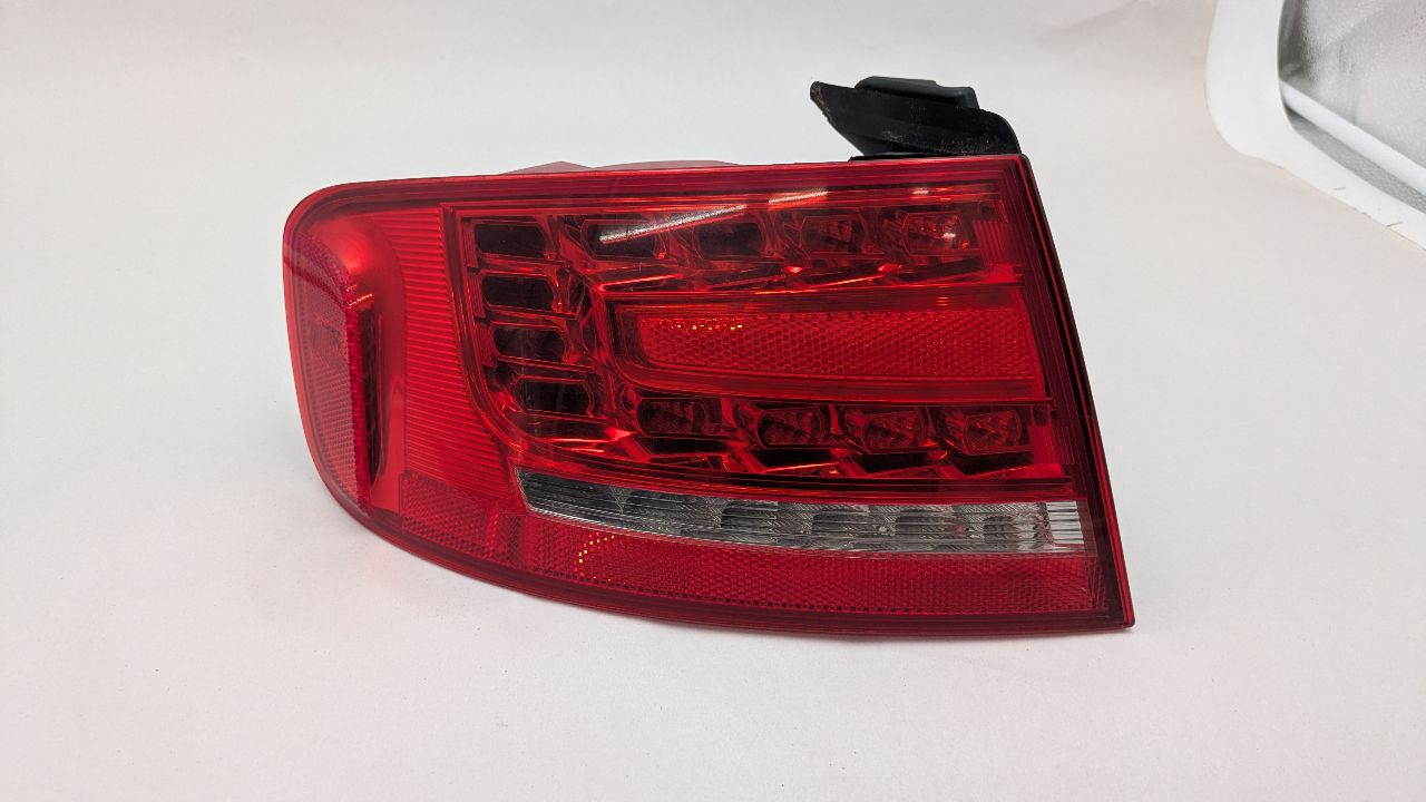 2010 AUDI A4 4cyl Gasoline Turbo 2.0 Left TAIL LAMP - 372715