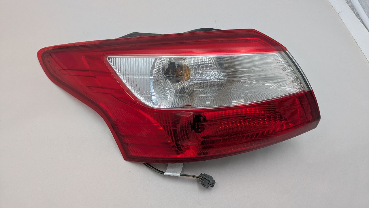 2013 FORD FOCUS Left TAIL LAMP - 372756 — photo 1