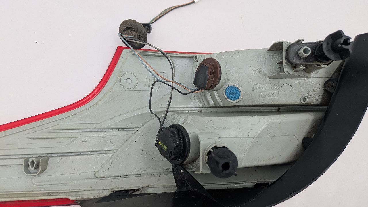 2013 FORD FOCUS Left TAIL LAMP - 372756 — photo 4