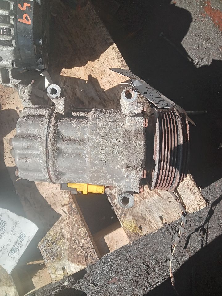 2013 MINI COOPER COUNTRYMAN 4cyl Gasoline 1.6 AC COMPRESSOR - 373870 — photo 2