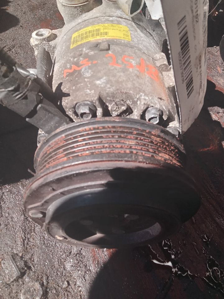 2014 FORD FIESTA 4cyl Gasoline 1.6 AC COMPRESSOR - 373938 — photo 2