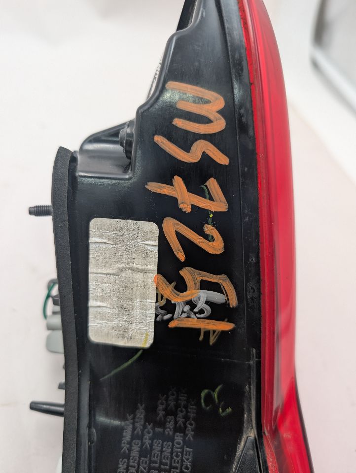 2017 HYUNDAI SONATA 4cyl Gasoline 2.4 Left TAIL LAMP - 374819 — photo 2