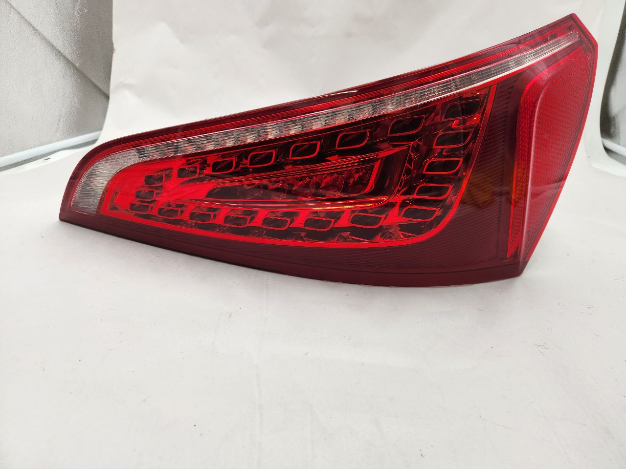 2011 AUDI Q5 6cyl Gasoline 3.2 Right TAIL LAMP - 374863 — photo 1