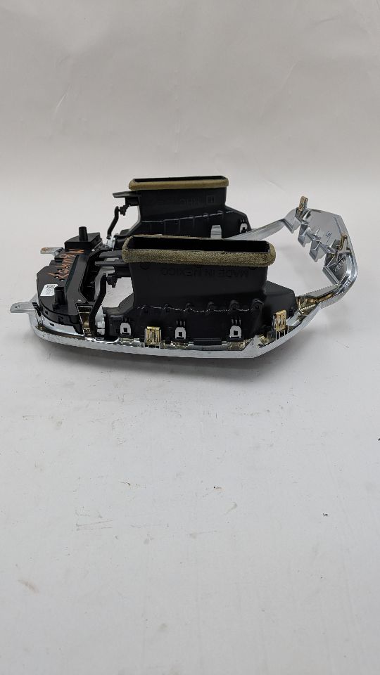 2015 CADILLAC SRX Dash Bezel - 374881 — photo 5