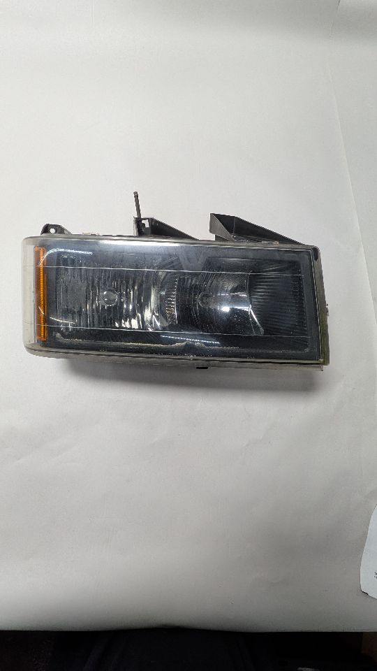 2012 CHEVROLET COLORADO 5cyl gasoline 3.7 Right HEADLAMP ASSEMBLY - 375234