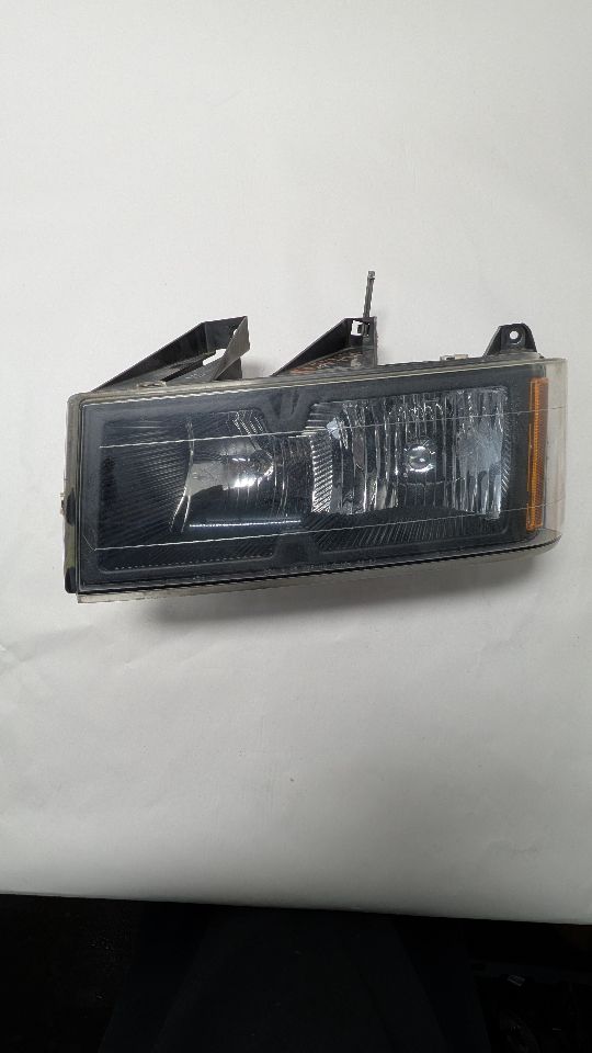 2012 CHEVROLET COLORADO 5cyl gasoline 3.7 Left HEADLAMP ASSEMBLY - 375239