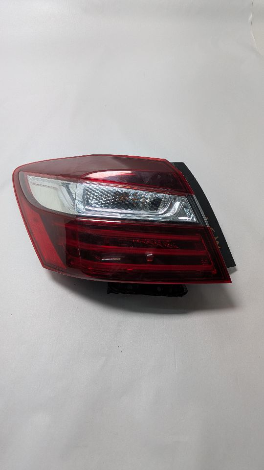 2017 HONDA ACCORD 4cyl Gasoline 2.4 Left TAIL LAMP - 376855 — photo 1
