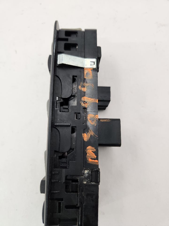 2015 DODGE JOURNEY 6cyl Gasoline 3.6 Front Door Switch - 376879 — photo 2