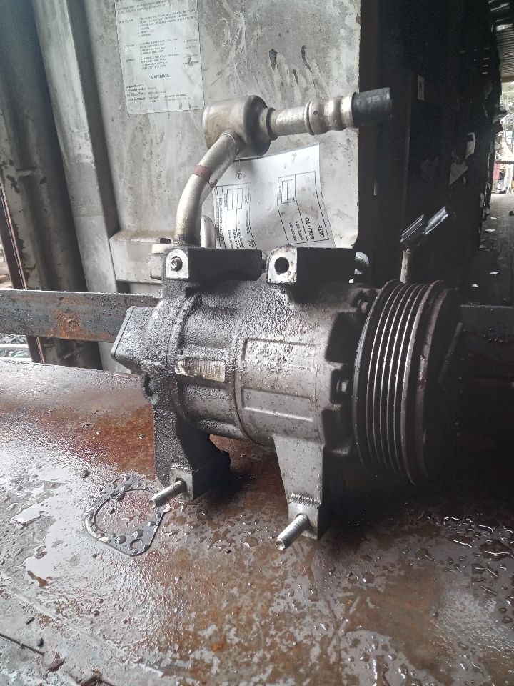 2015 NISSAN ALTIMA 4cyl Gasoline 2.5 DOHC AC COMPRESSOR - 376933 — photo 1