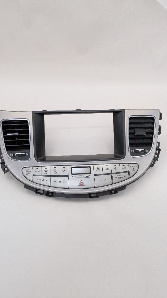 2009 HYUNDAI GENESIS 8cyl Gasoline 4.6 TEMP CONTROL - 377220 — photo 1
