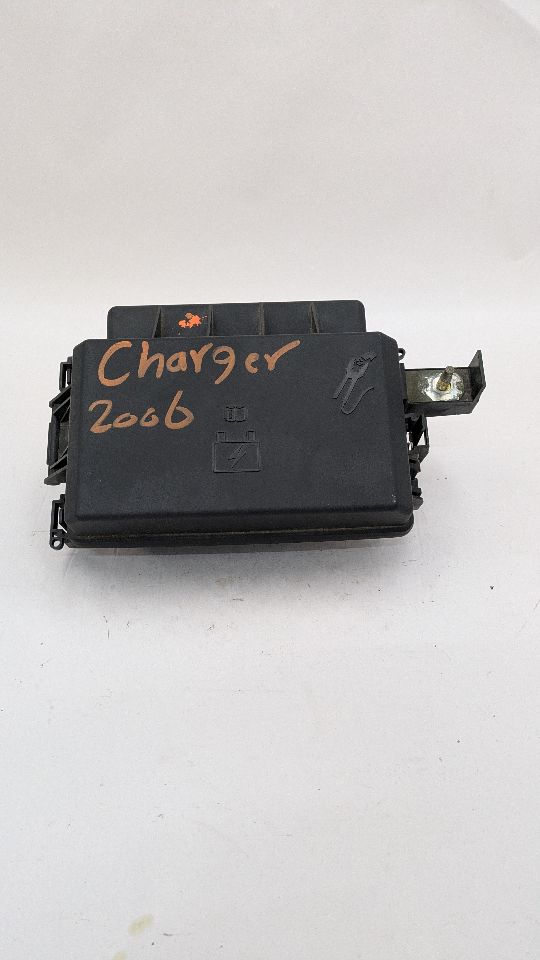 2006 DODGE CHARGER Fuse Box, Engine - 377272 — photo 2