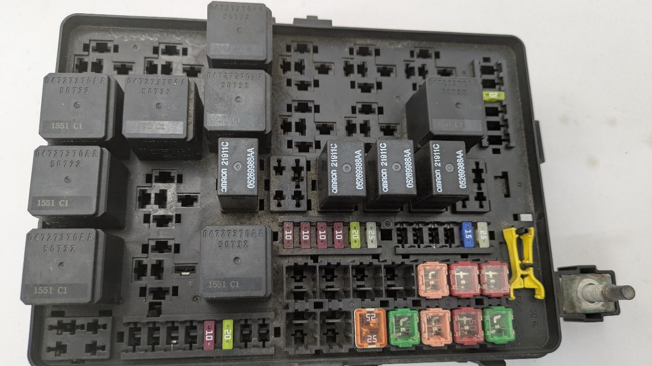 2012 DODGE CHARGER 6 cyl Gas Flex Fuel 3.6 Fuse Box, Engine - 377329 — photo 6