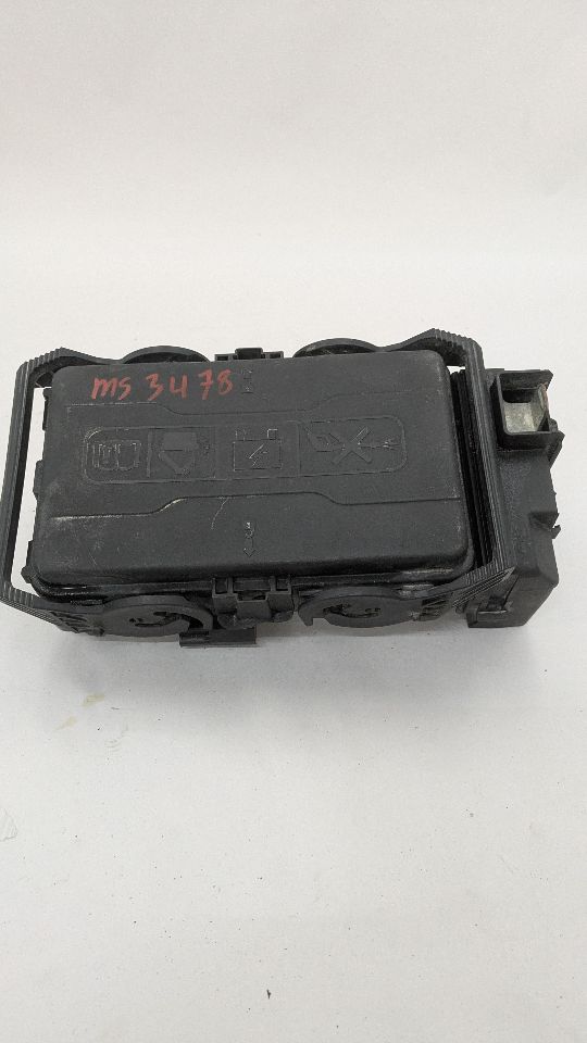 2017 CHEVROLET MALIBU 4cyl Gasoline Turbo 1.5 Fuse Box, Engine - 377331