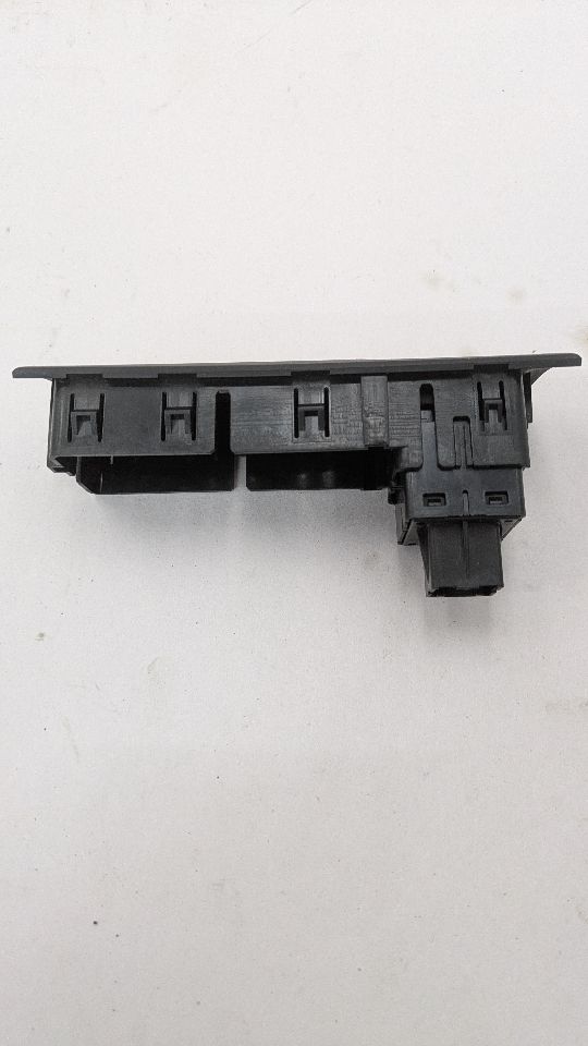2017 BUICK LACROSSE Left Front Door Switch - 377338 — photo 5