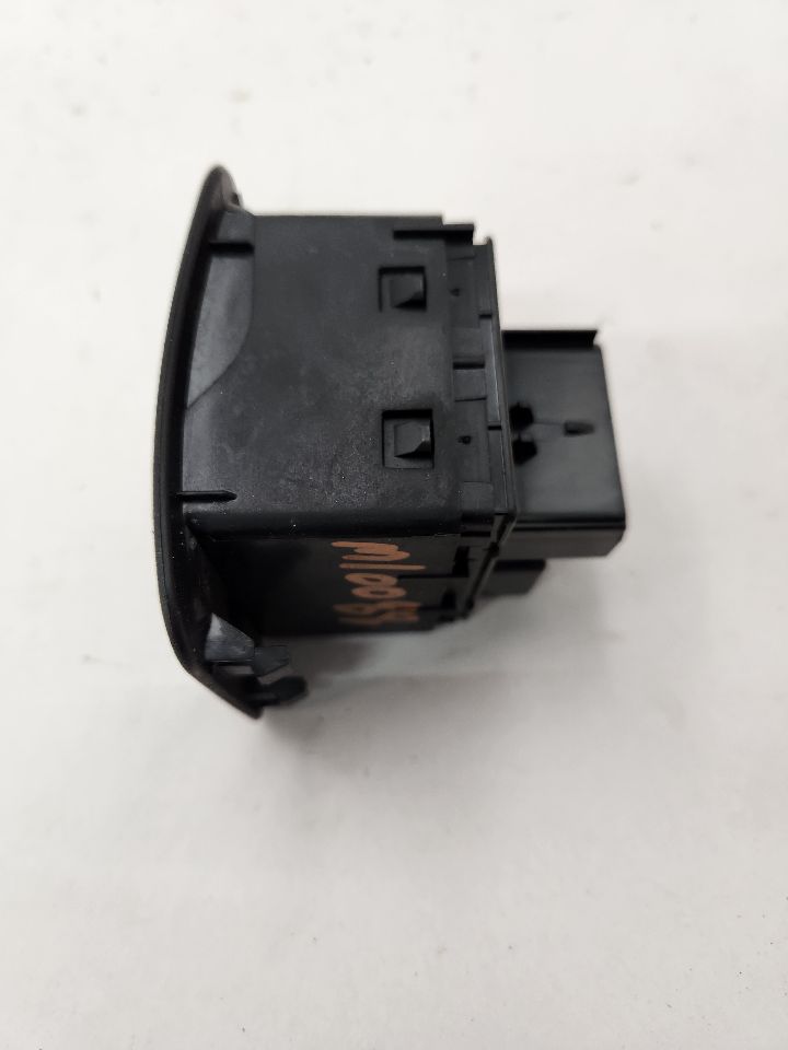 2018 JEEP WRANGLER 3.6L 6cyl Left Front Door Switch - 377355 — photo 4