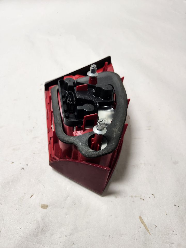 2014 VOLKSWAGEN JETTA 4cyl Gasoline 2.0 Right TAIL LAMP - 377631 — photo 3