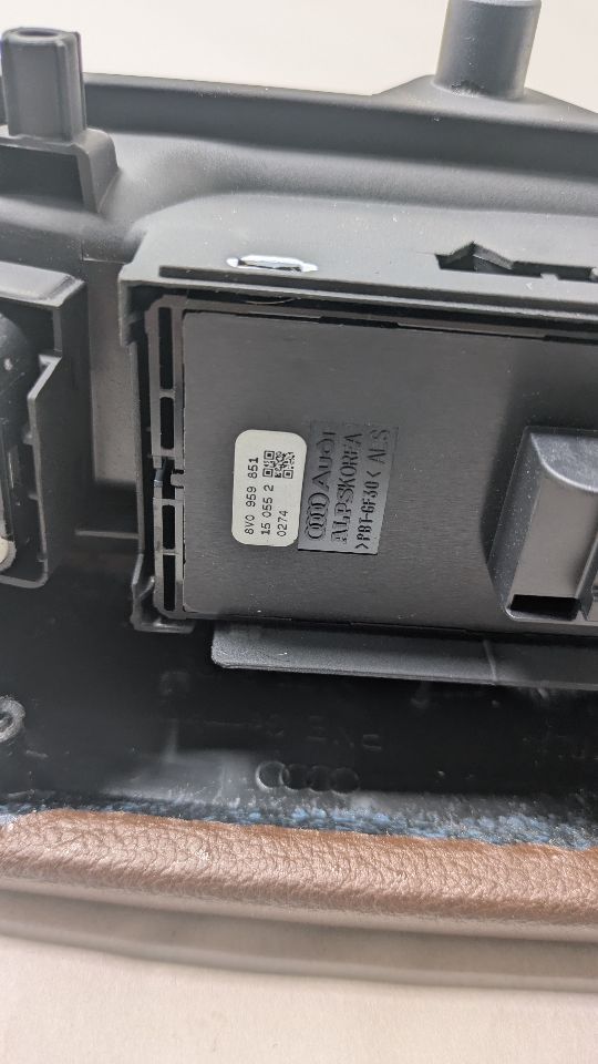 2015 AUDI A3 4cyl Gasoline Turbo 2.0 Left Front Door Switch - 377823 — photo 8