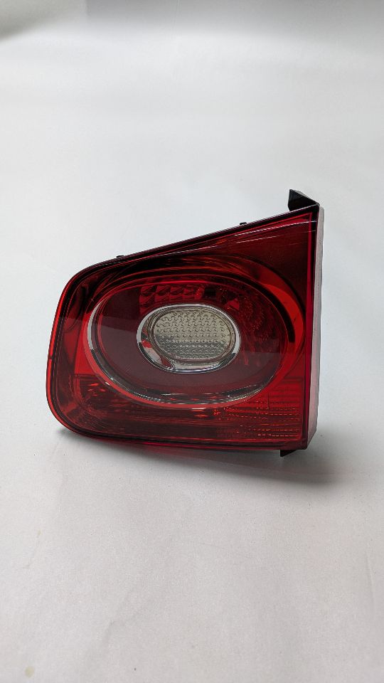 2011 VOLKSWAGEN TIGUAN 4cyl Gasoline Turbo 2.0 Right TAIL LAMP - 378002