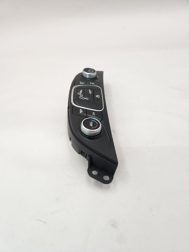 2018 CHEVROLET MALIBU 1.5L 4cyl Turbo Gasoline TEMP CONTROL - 378467