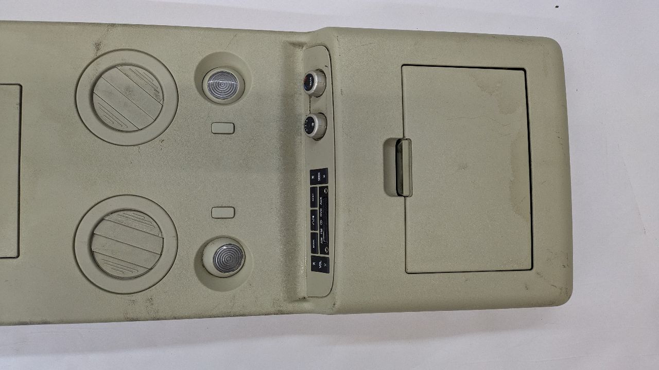 2005 INFINITI QX56 8cyl Gasoline 5.6 Console, Front - 378901 — photo 2