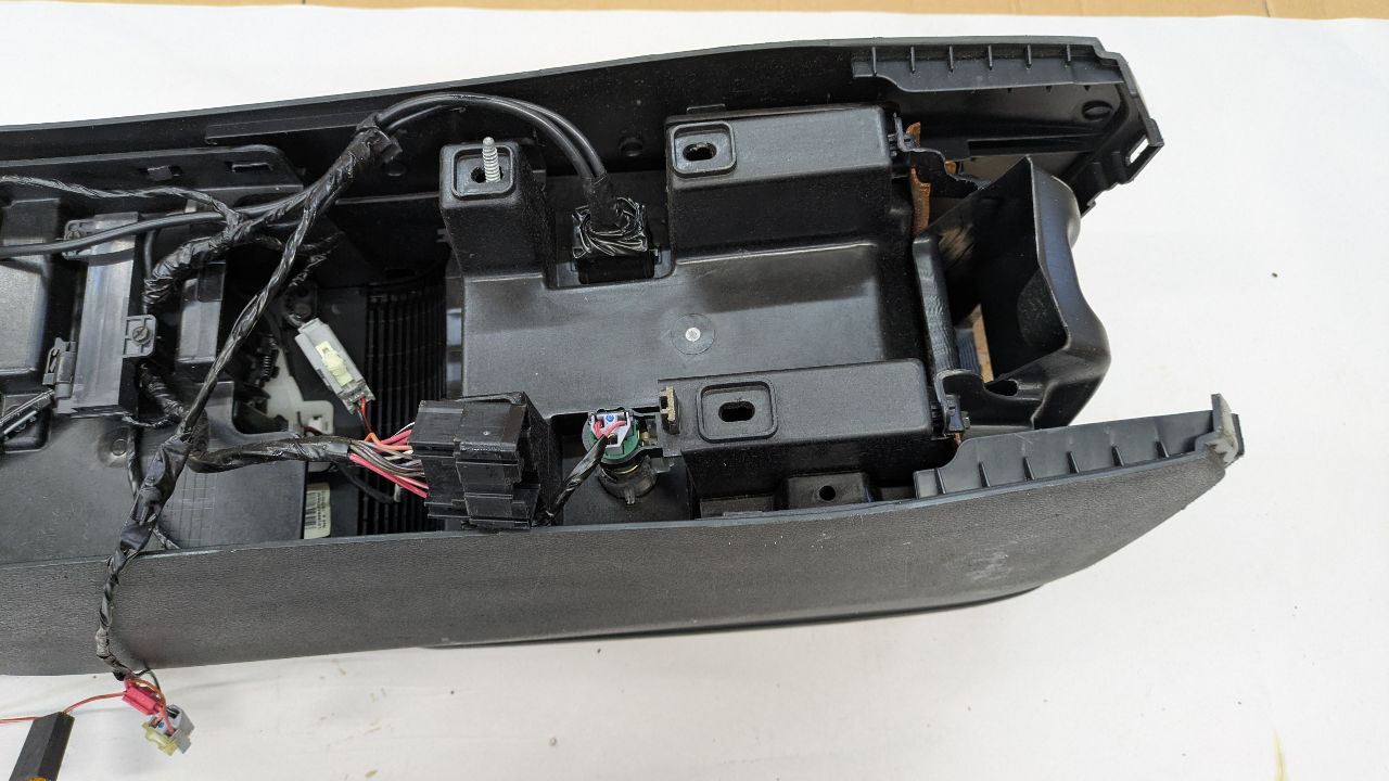 2013 DODGE CHARGER 6cyl Gasoline 3.6 Console, Front - 378908 — photo 6