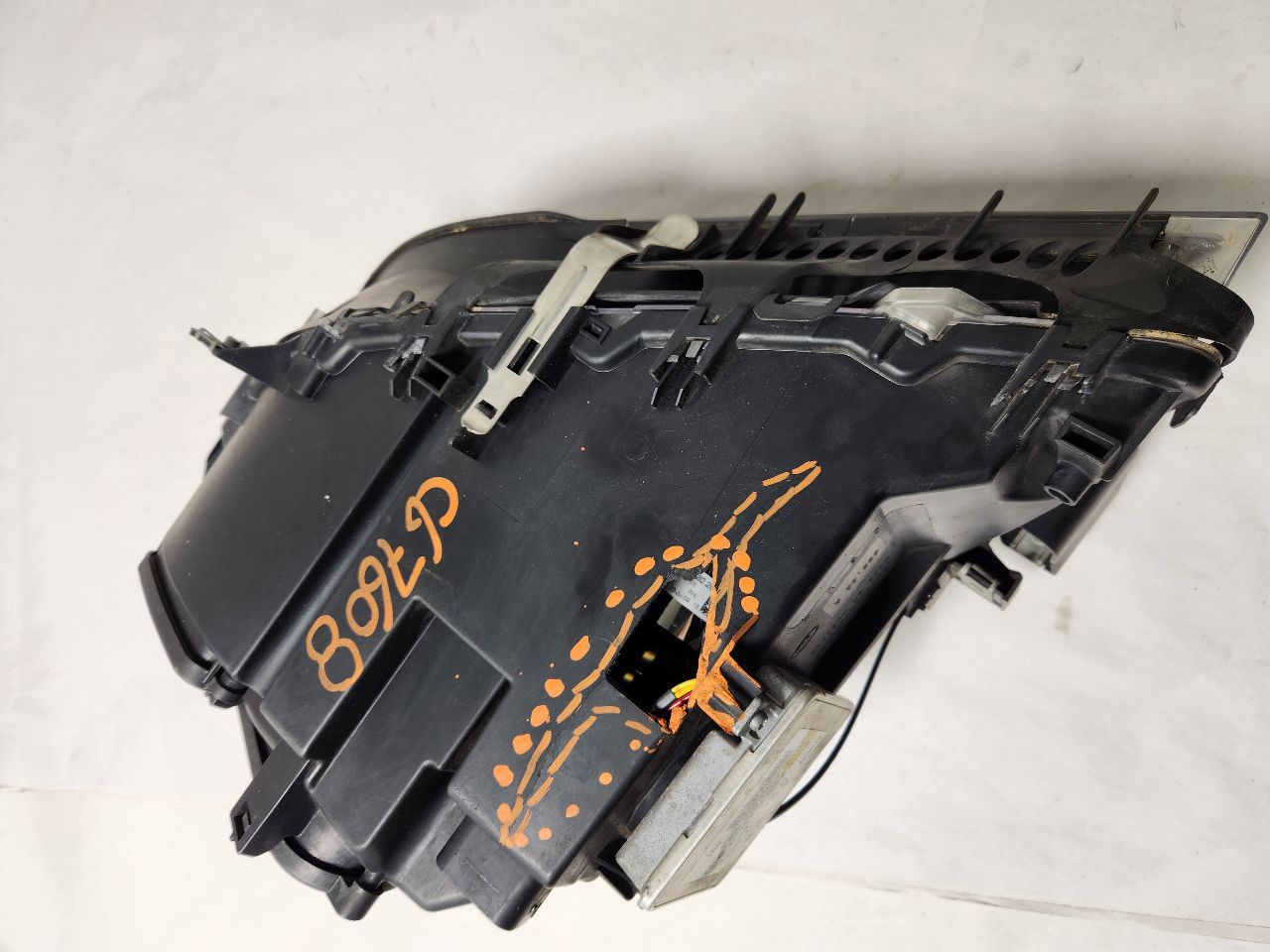 2010 BMW 750i 8cyl Gasoline Turbo 4.4 Right HEADLAMP ASSEMBLY - 378940 — photo 4