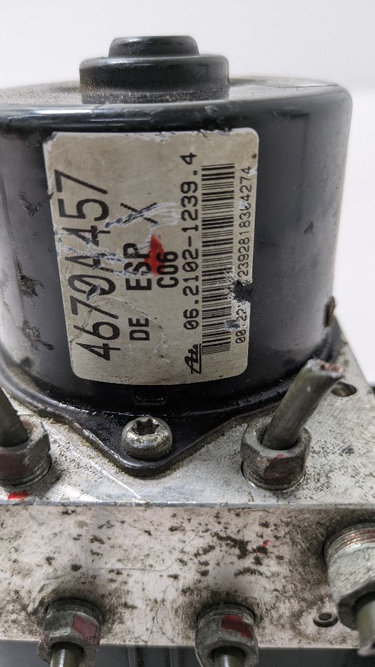 2009 MITSUBISHI OUTLANDER 4cyl Gasoline 2.4 Anti-lock Brake Pts - 379263 — photo 2