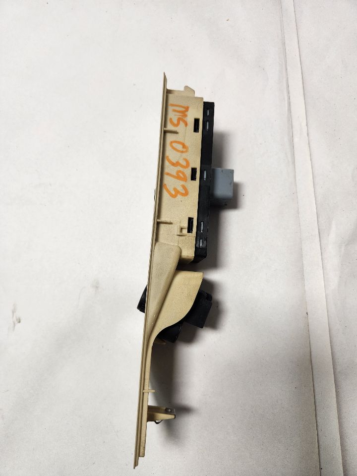 2010 VOLKSWAGEN CC 4cyl Gasoline Turbo 2.0 Left Front Door Switch - 379645 — photo 2
