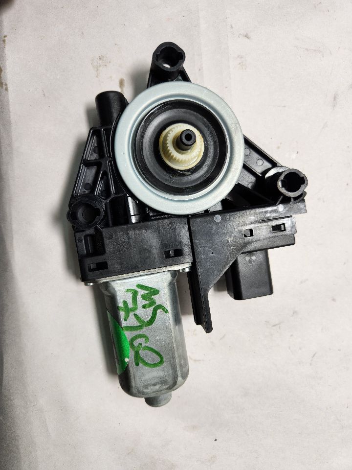 2012 DODGE DURANGO 6cyl Gasoline 3.6 Left DOOR WINDOW REG, FR - 379811 — photo 2