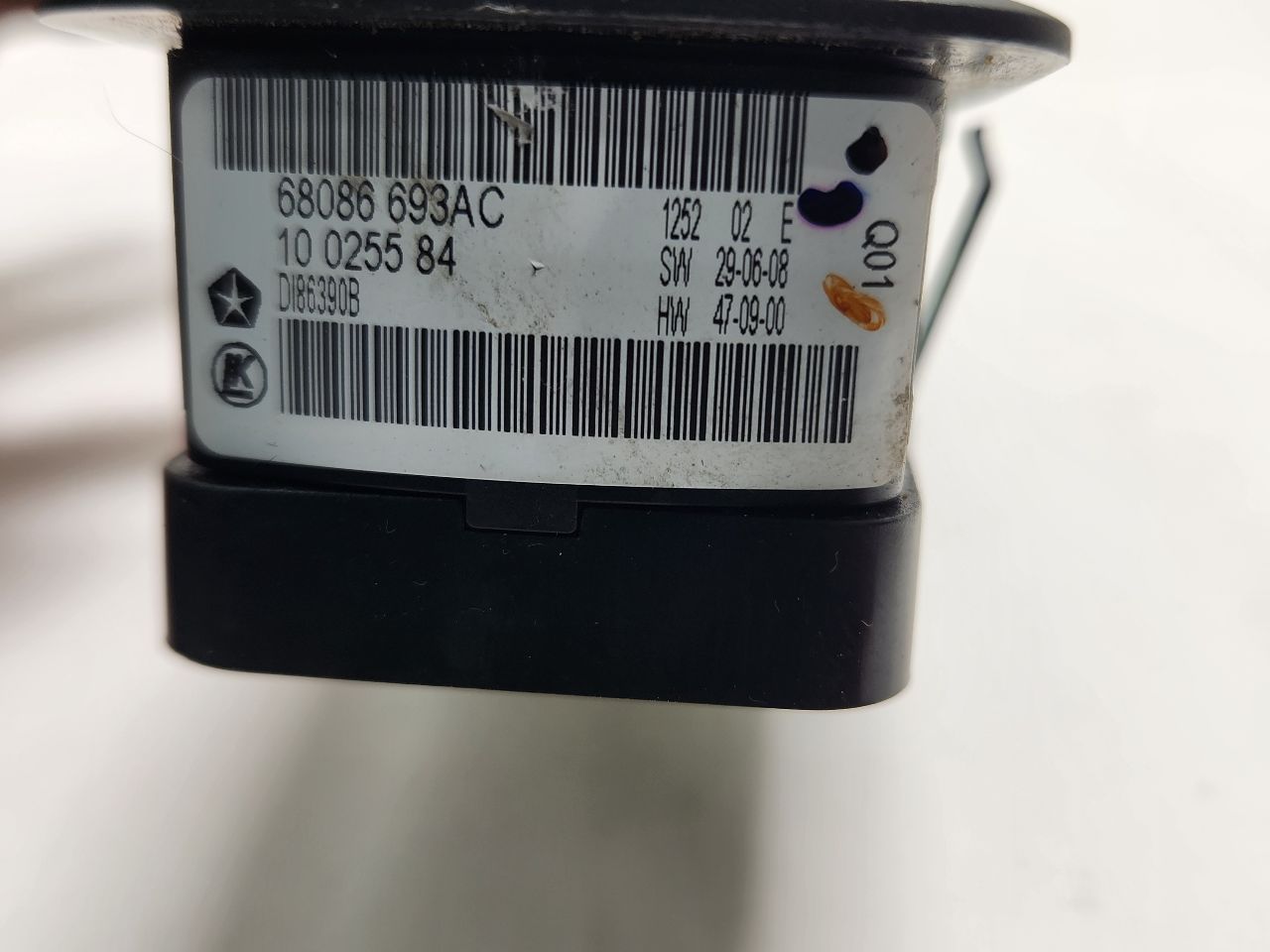 2012 DODGE DURANGO 6cyl Gasoline 3.6 Left Front Door Switch - 379813 — photo 6