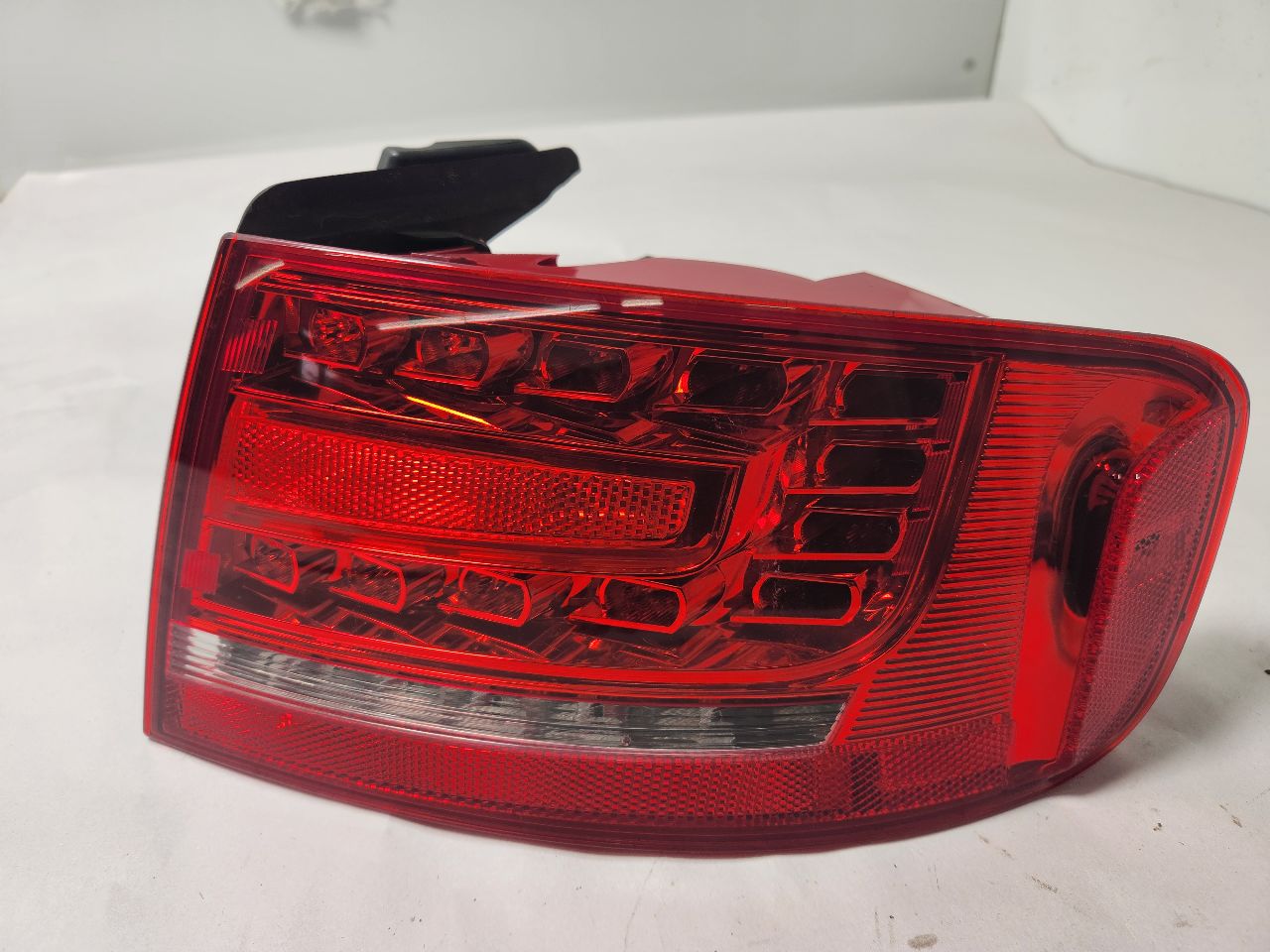 2012 AUDI A4 4cyl Gasoline Turbo 2.0 Right TAIL LAMP - 379849 — photo 1