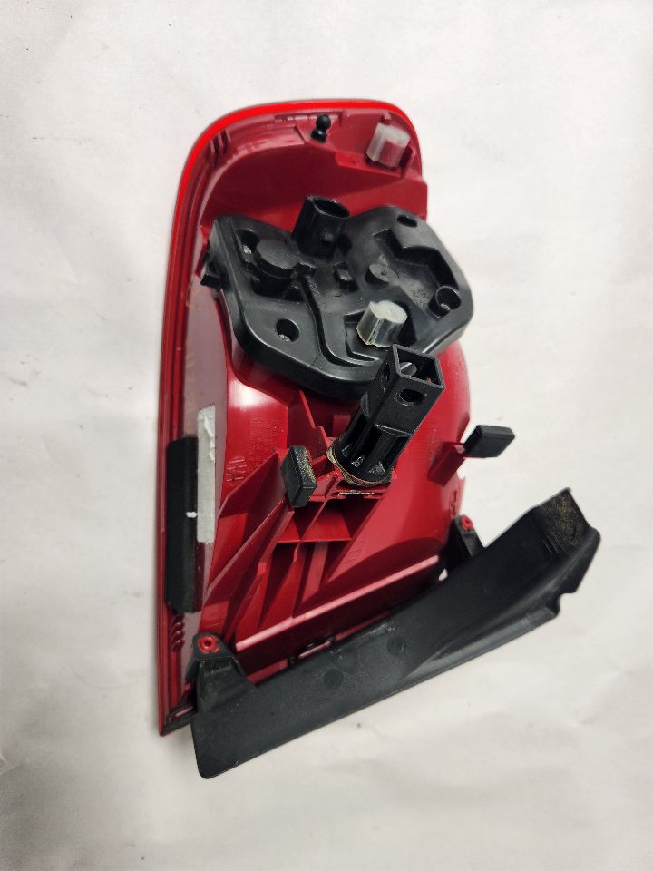 2012 AUDI A4 4cyl Gasoline Turbo 2.0 Right TAIL LAMP - 379849 — photo 3