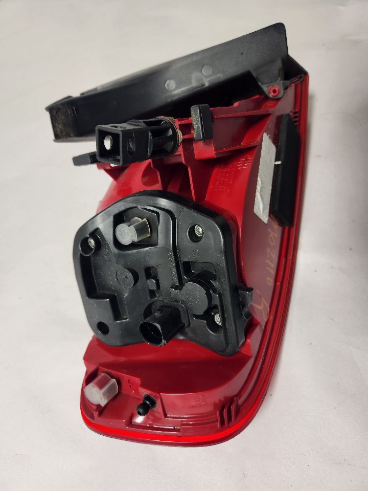 2012 AUDI A4 4cyl Gasoline Turbo 2.0 Right TAIL LAMP - 379849 — photo 4