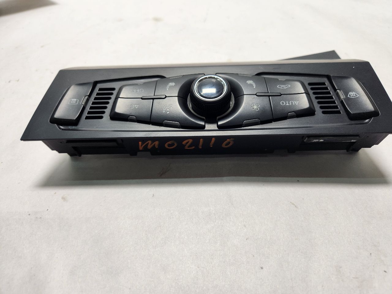 2012 AUDI A4 4cyl Gasoline Turbo 2.0 TEMP CONTROL - 379850 — photo 3